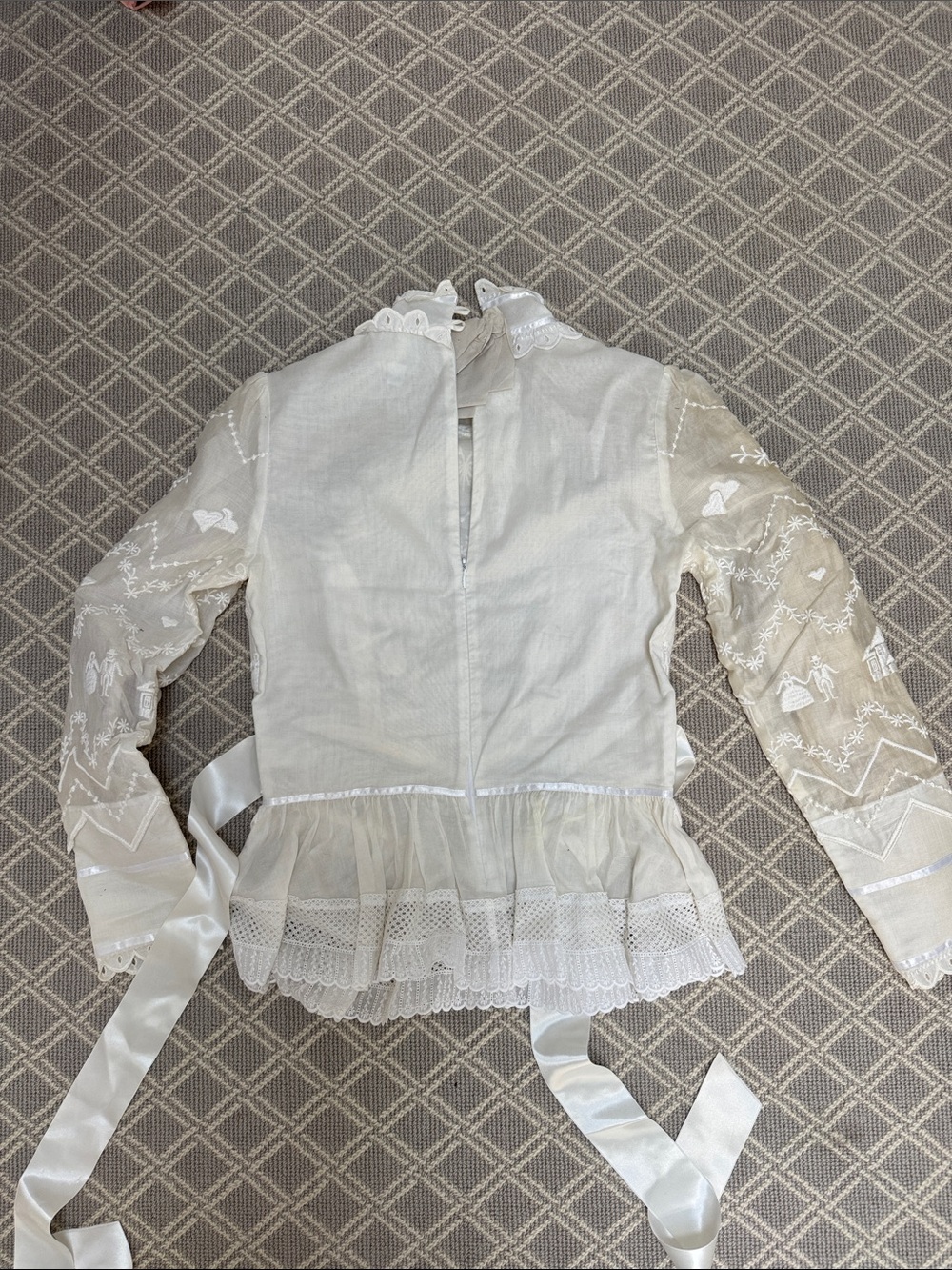 Anna Sui White Lace Victorian-Inspired Blouse - Picture 2 of 3